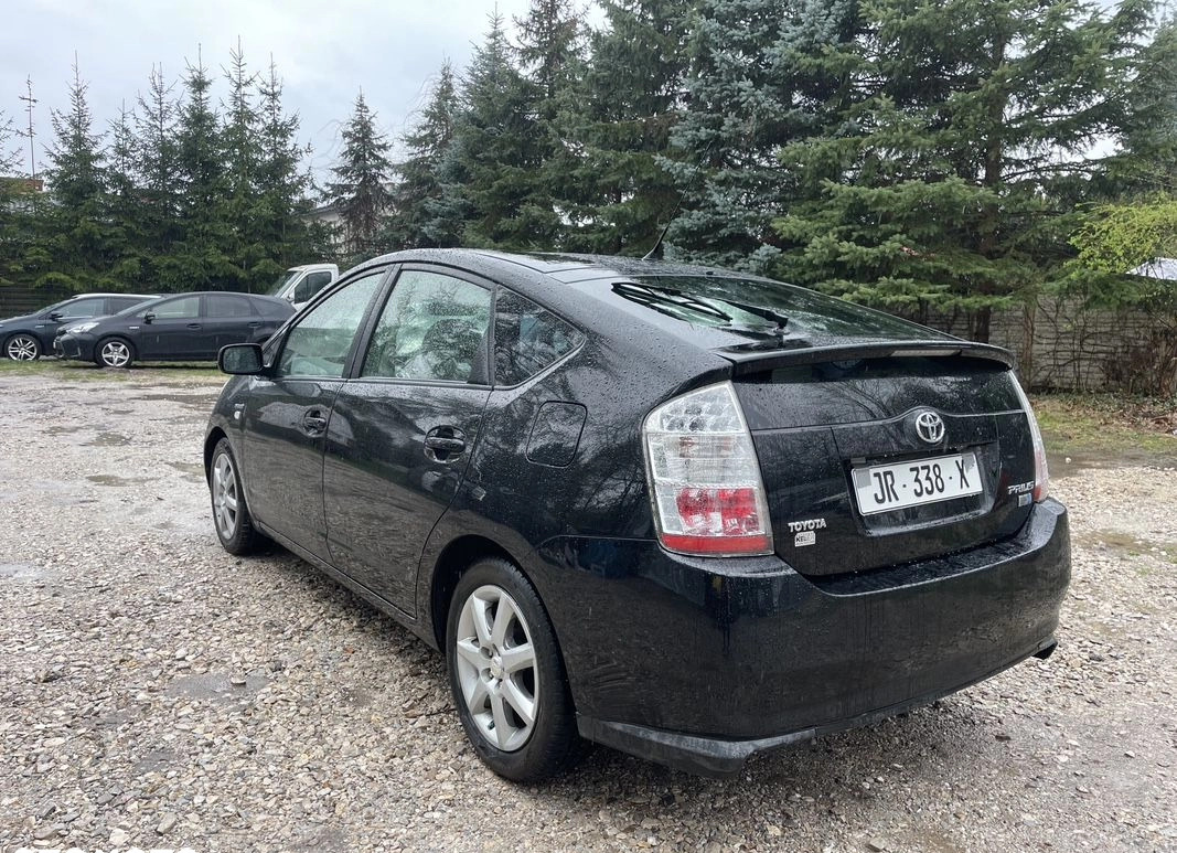 Toyota Prius cena 24500 przebieg: 205000, rok produkcji 2008 z Zielonka małe 232